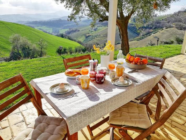 Ferienwohnung für 4 Personen, mit Terrasse und Garten sowie Ausblick in Ripatransone
