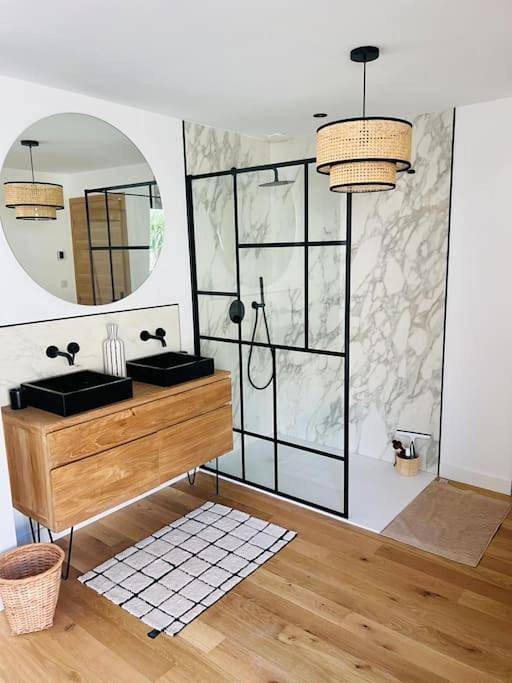 Location de vacances pour 12 personnes, avec vue et jardin ainsi que piscine et terrasse à La Valette-du-Var - 4