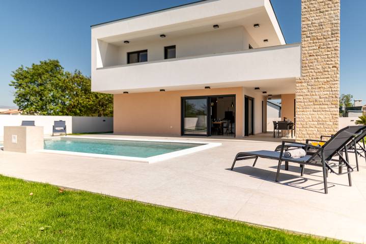 Villa pour 6 personnes, avec Balcon ainsi que Terrasse et Jardin à Nin - 3