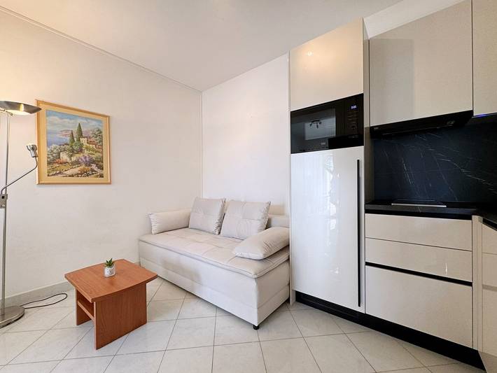 Ganze Wohnung, Apartment Scheich - direkt am Meer, 20 m vom Meer, Erdgeschoss, Terrasse in Silo (Krk), Krk