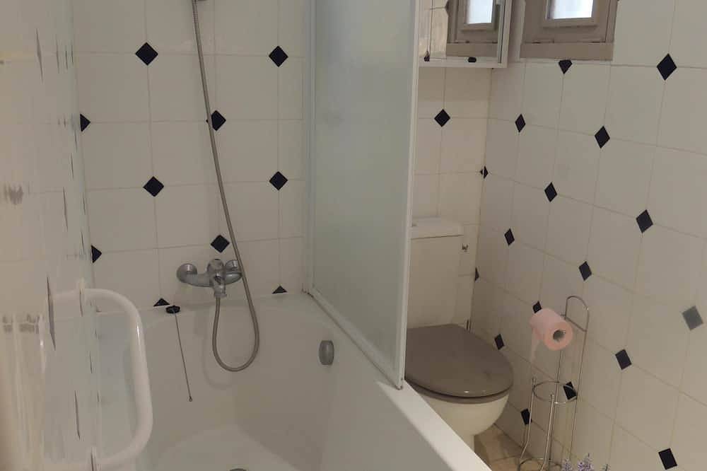 Magnificent little house, gîte, well located in Rochefort-du-Gard, Nimes region
