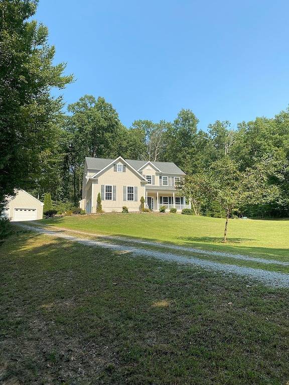 Hot Tub, Yard Games, Fire Pit, Rec Room-ping pong, air hockey, darts, billiards in Lake Anna