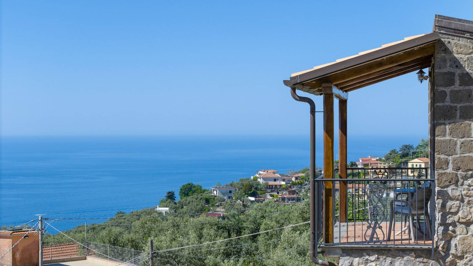 Amore Rentals - Villa Ambra con Vasca Idromassaggio, Giardino e Vista Mare in Torca, Neapel Provinz