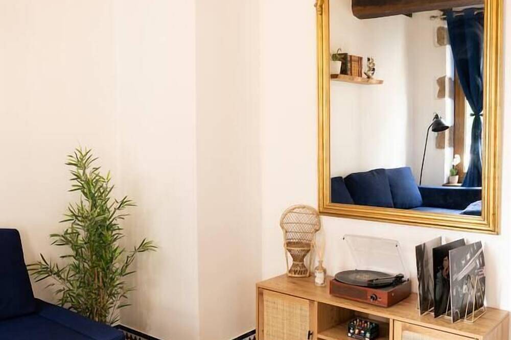 The charming house in Moulins, Allier (desambiguación)