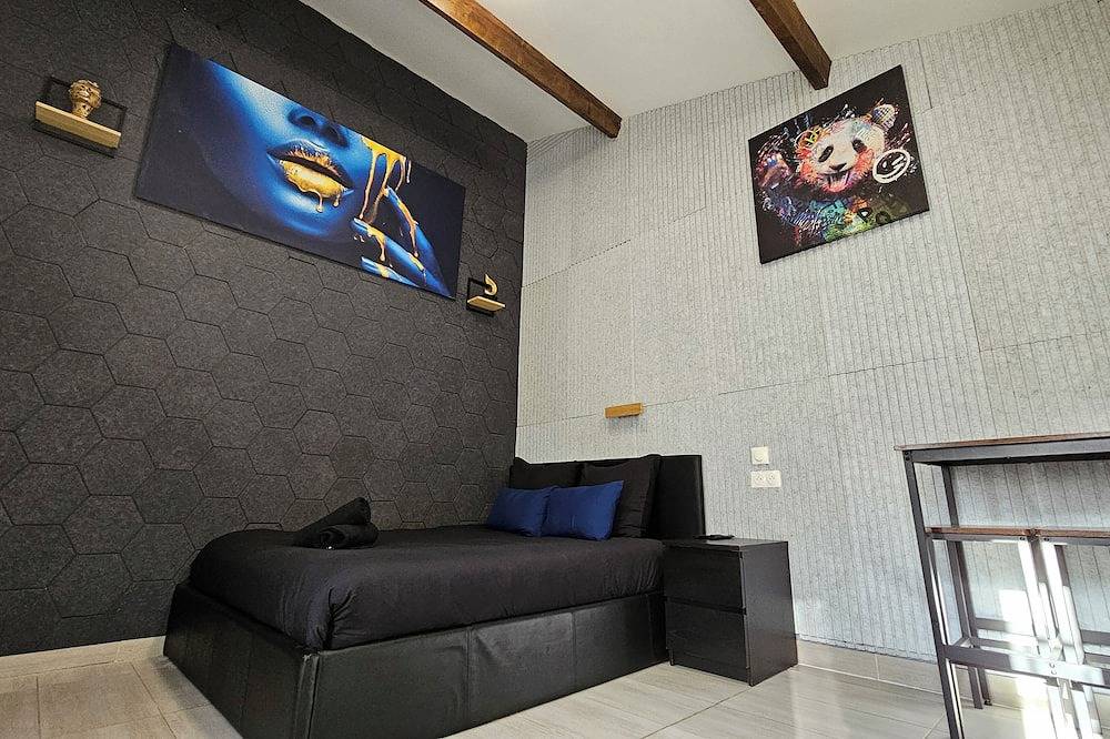 Maisonnette Grande Hauteur Near Paris & Stade De France in Drancy, Sena-Saint Denis