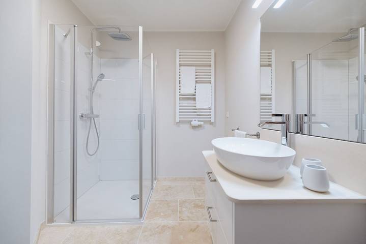 Ganze Wohnung, Komfortable Ferienwohnung mit Balkon und Parkplatz direkt am Husumer Hafen in Husum Hafen, Husum