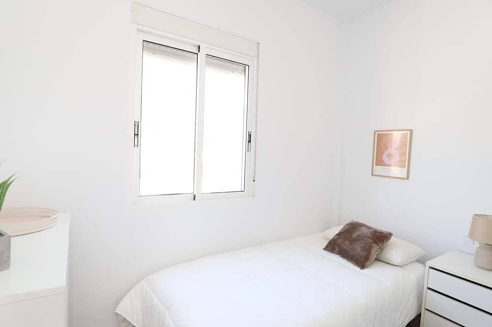 Independent villa 200m from Almardá beach with shared garden and pool in Playa de Almardá, Sagunto