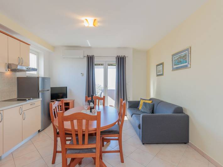 Ferienwohnung für 3 Personen, mit Balkon und Garten in Privlaka - 2