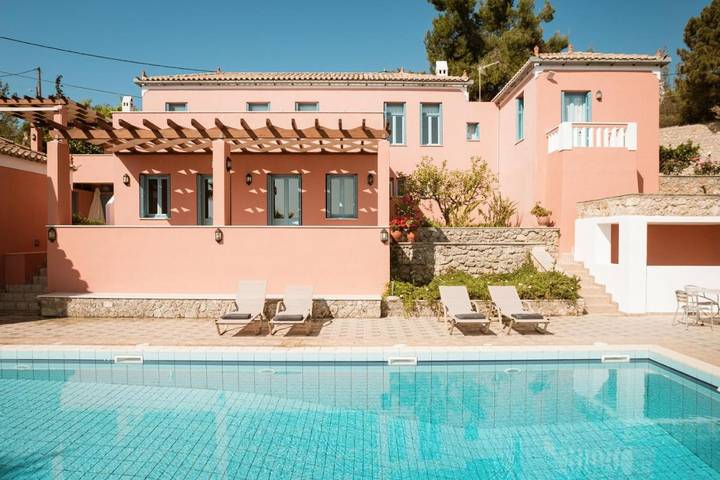 Location de vacances pour 10 personnes, avec Balcon et Terrasse ainsi que Jardin et Piscine dans Spetses - 4
