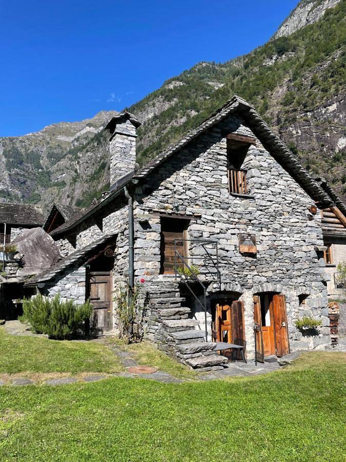 Ferienhaus für 6 Personen, mit Terrasse und Garten sowie Ausblick in Cevio