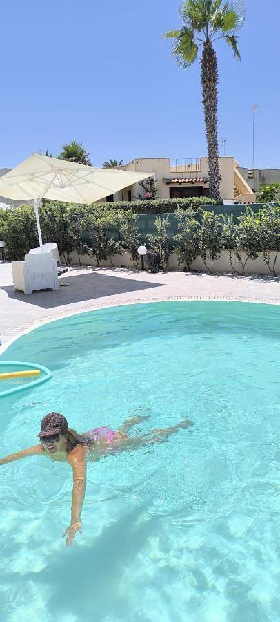 Location de vacances pour 8 personnes, avec jardin ainsi que piscine et vue, adapté aux familles à Tre Fontane - 4