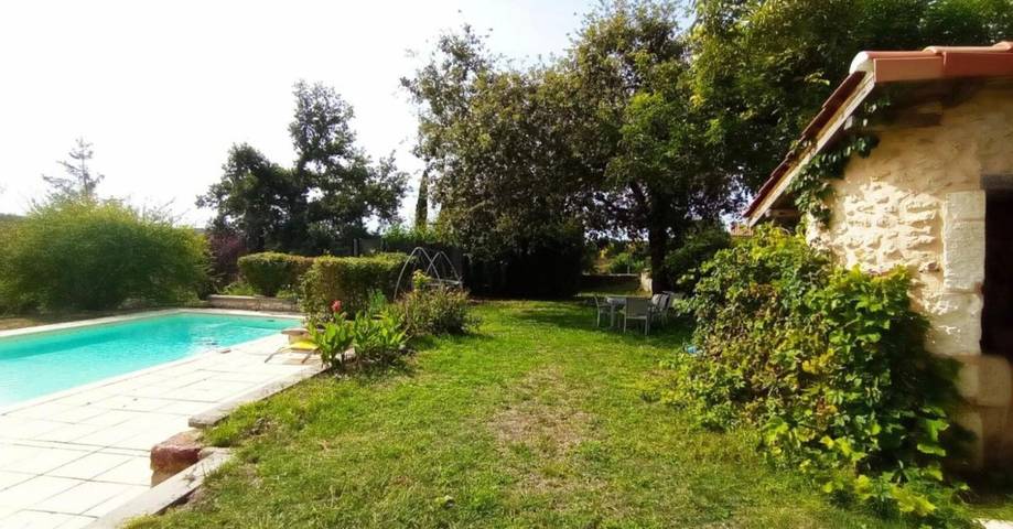 Chambre B avec piscine partagée, Wi-Fi et climatisation in Ribérac, Périgord Vert