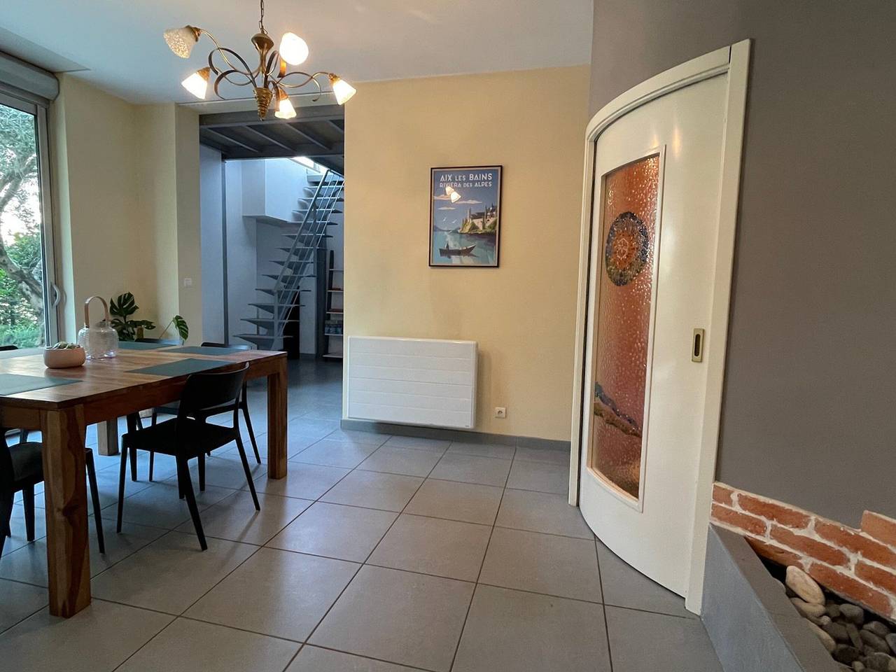 Entire apartment, Appartement T3 proche du lac avec terrasse, jardin, et stationnements privés - Aix-les-Bains in Aix-les-Bains, Chambéry region