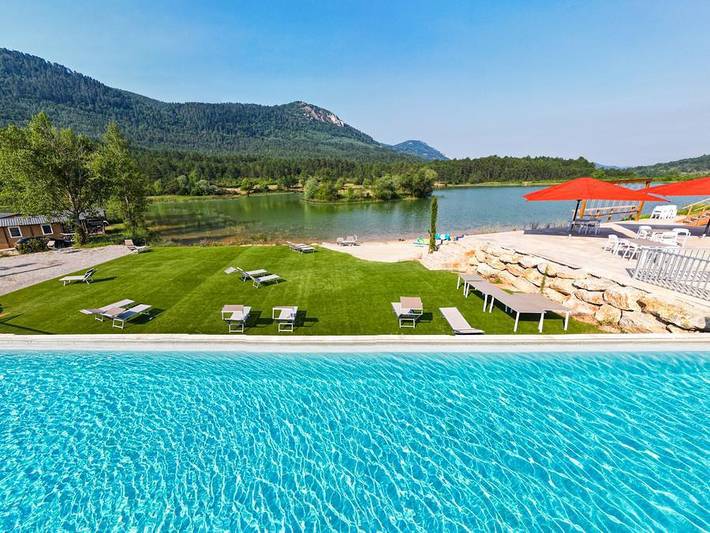 Flower Camping Innature  - Lodge 4 personen - Lodge 25 m² – 2 Schlafzimmer + integrierte Terrasse, für 4 Personen in Arques (Aude), Regionaler Naturpark Corbières-Fenouillèdes