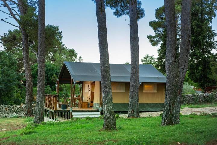 Gîte pour 4 personnes, avec Terrasse et Jardin ainsi que Piscine et Vue