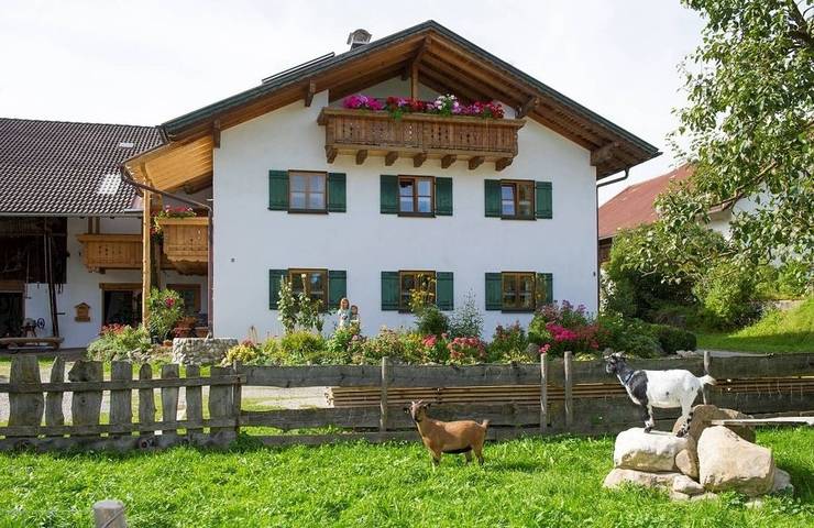 Ferienwohnung für 4 Personen, mit Balkon und Terrasse sowie Garten
