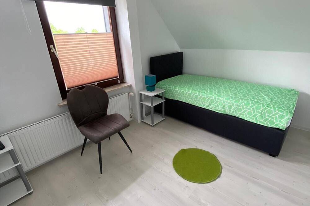 Dorfstraße 4 W4 - 2 Zimmer mit Parkplatz in Neumünster, Schleswig-Holstein Binnenland