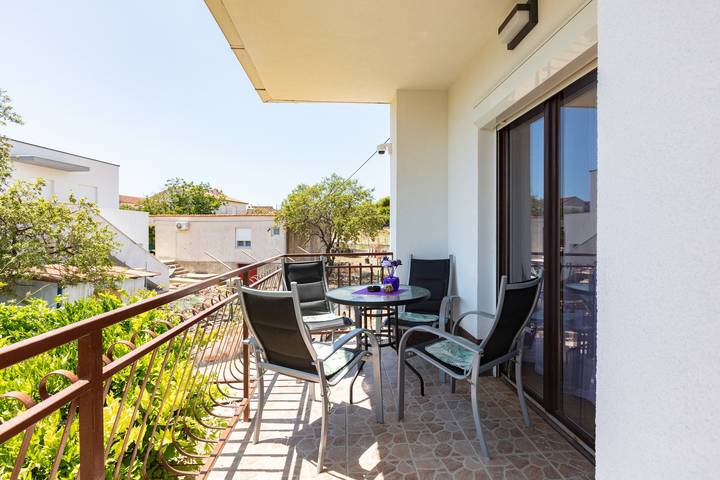 Ferienwohnung für 4 Personen, mit Balkon/Terrasse in Pirovac