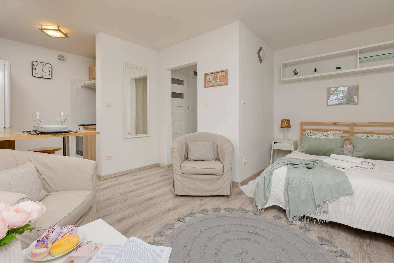Cały apartament wypoczynkowy, Bright Studio with Balcony | Tranquil Zoliborz in Żoliborz, Warszawa