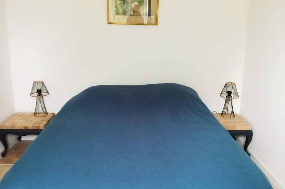 Charming renovated farmhouse - private heated pool 300m from the beach in Porspoder, Región de Brest