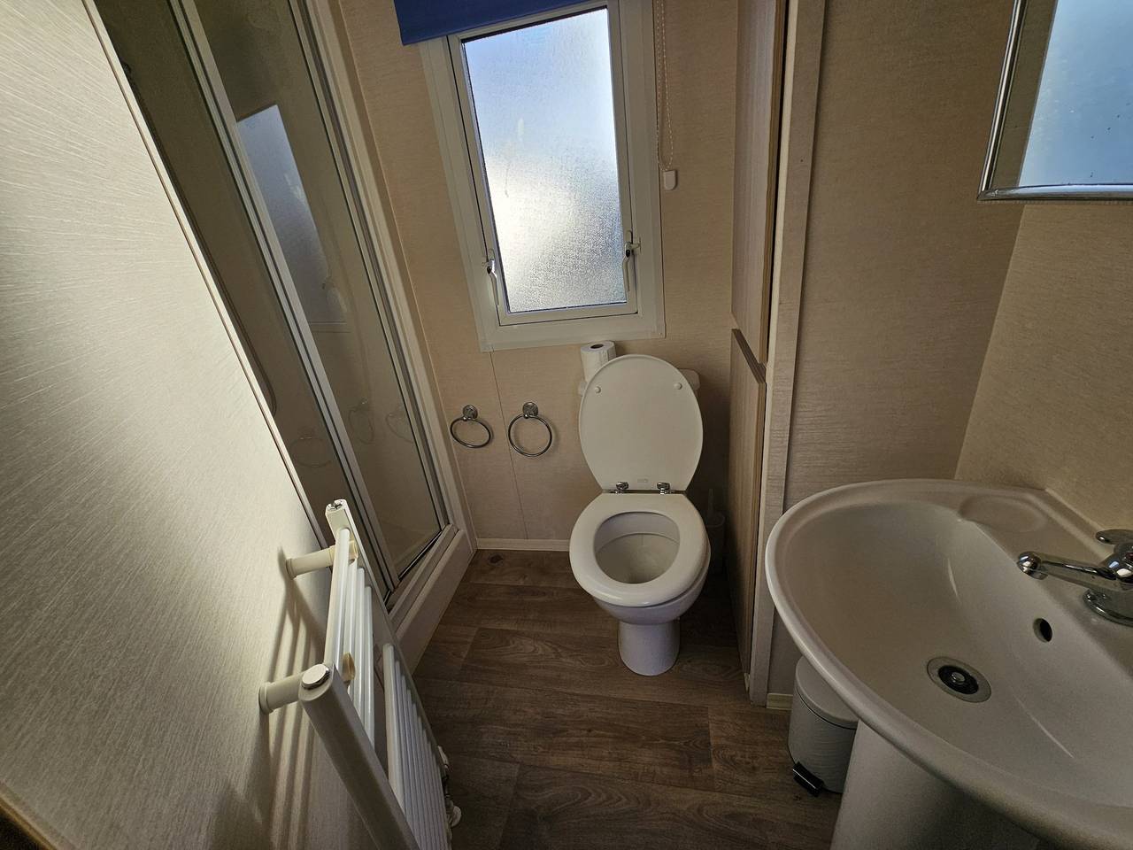 Caravan Leanne Sleeps 6 with Parking in Rhyl, Denbighshire