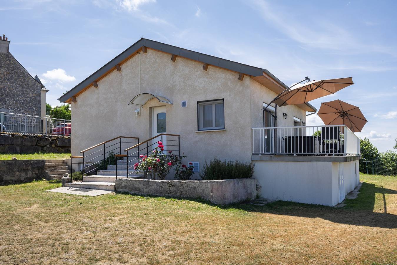 Maison de vacances 'Maison Chalet' avec vue sur la montagne, terrasse privée et Wi-Fi in Le Nayrac, Parc naturel régional de l'Aubrac
