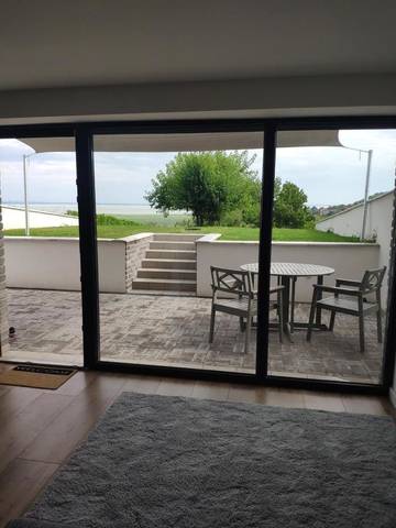 Gîte pour 2 personnes, avec vue ainsi que jardin et vue sur le lac à Szigliget