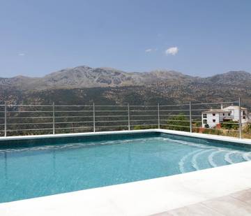 Casa rural para 4 personas, con jardín además de vistas y piscina en Serranía de Ronda