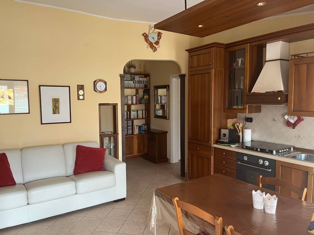 Entire apartment, Apartment 'Teresa Al Mare' with Balcony, Wi-Fi and Air Conditioning in Montesilvano Marina, Montesilvano