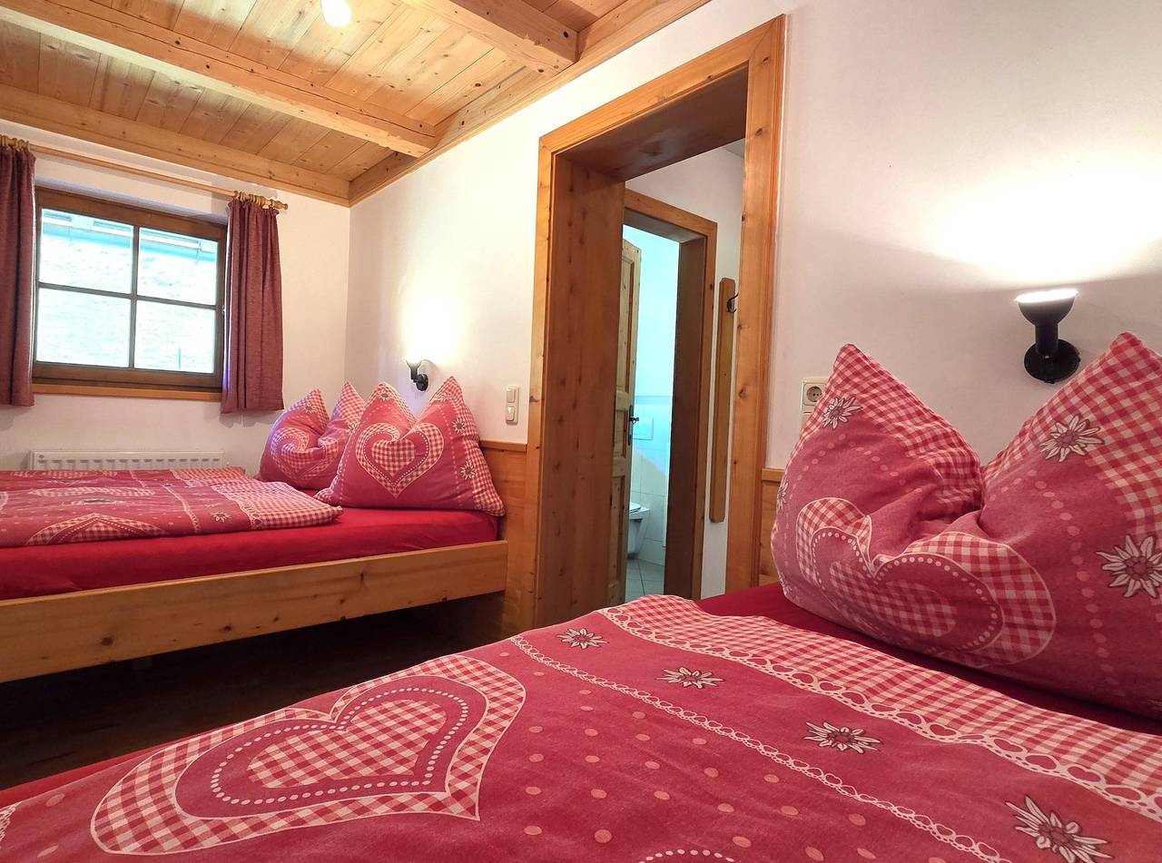 Ganze Ferienwohnung, 3-Raum-Hütte für 6 Personen in Schwendt, Kaisergebirge