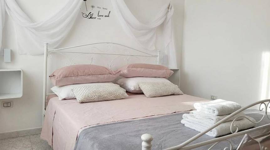 Villa pour 4 personnes, avec Balcon et Jacuzzi ainsi que Terrasse et Jardin à Taranto - 2