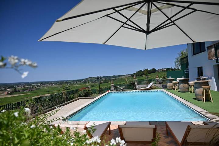 Location de vacances pour 4 personnes, avec vue ainsi que piscine et jardin à Cadillac (entreprise) - 2