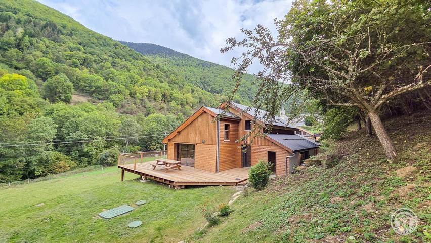 Gîte pour 10 personnes, avec jardin à Bareilles