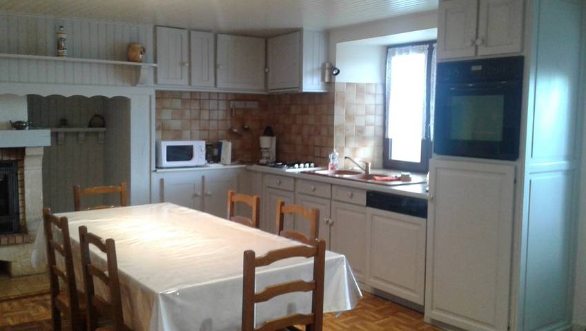 Gîte pour 7 personnes, avec jardin et terrasse, animaux acceptés dans le Cantal - 2