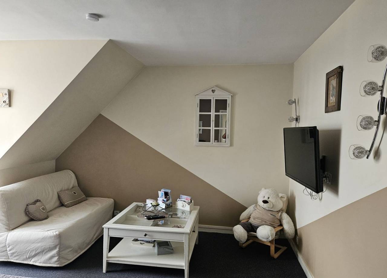Appartement entier, Séjour Cosy au Cœur de Honfleur – Parking Privé et Vue Imprenable in Honfleur, Région de Lisieux