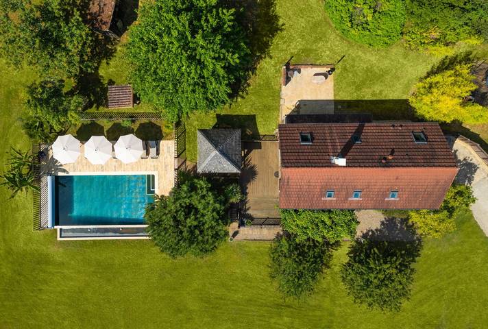Gîte pour 8 personnes, avec jardin et jacuzzi ainsi que sauna et piscine