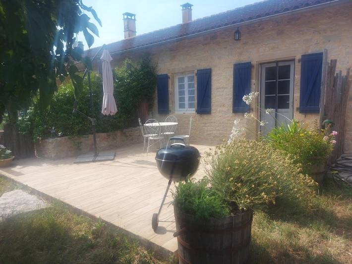 Location de vacances pour 4 personnes, avec vue ainsi que terrasse et jardin à Caylus - 2