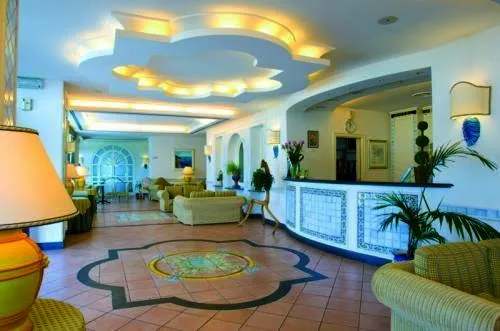 Resort para 4 personas, con jardín y piscina además de piscina para niños y jacuzzi - 1
