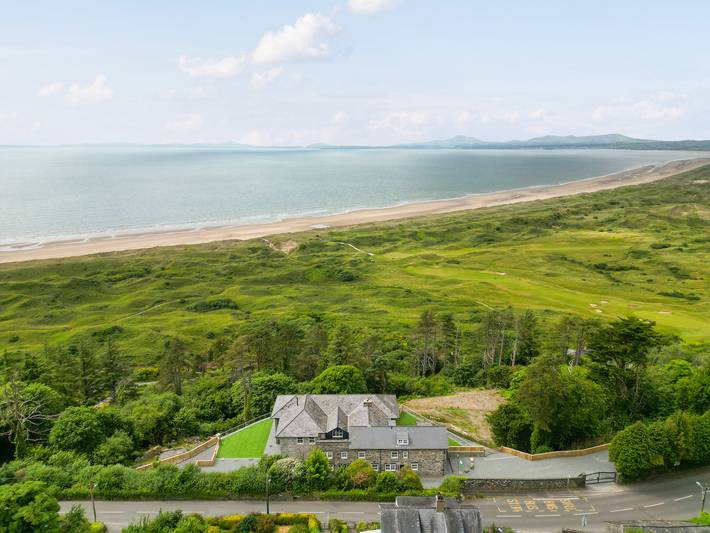 Cottage for 13 people, with garden in Harlech