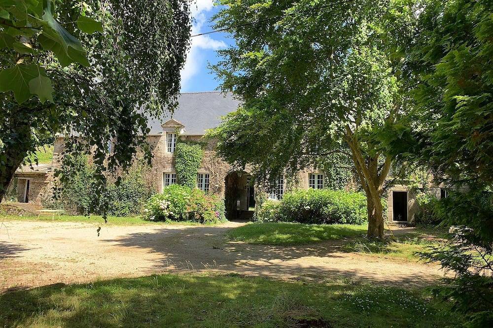 Ganze Wohnung, 17th century property between the pink granite coast & Lannion, Studio 27m2 in Saint-Quay-Perros, Rosa Granitküste