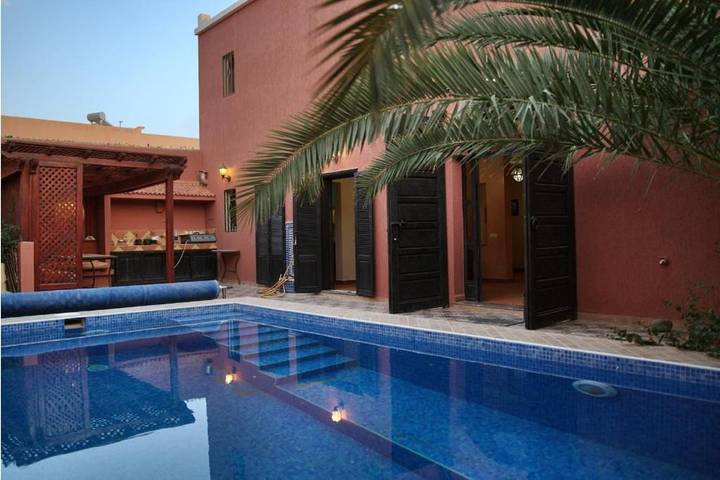 Location de vacances pour 8 personnes, avec piscine ainsi que vue et balcon à Ouarzazate