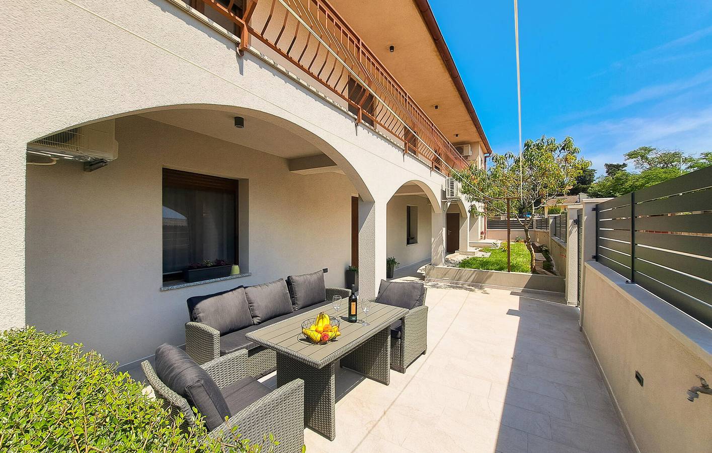 Ganze Ferienwohnung, Gemütliche Ferienwohnung mit Terrasse in der Nähe des Stadtzentrums von Muntic – WLAN und Parkplatz inklusive in Muntic, Südküste Istrien