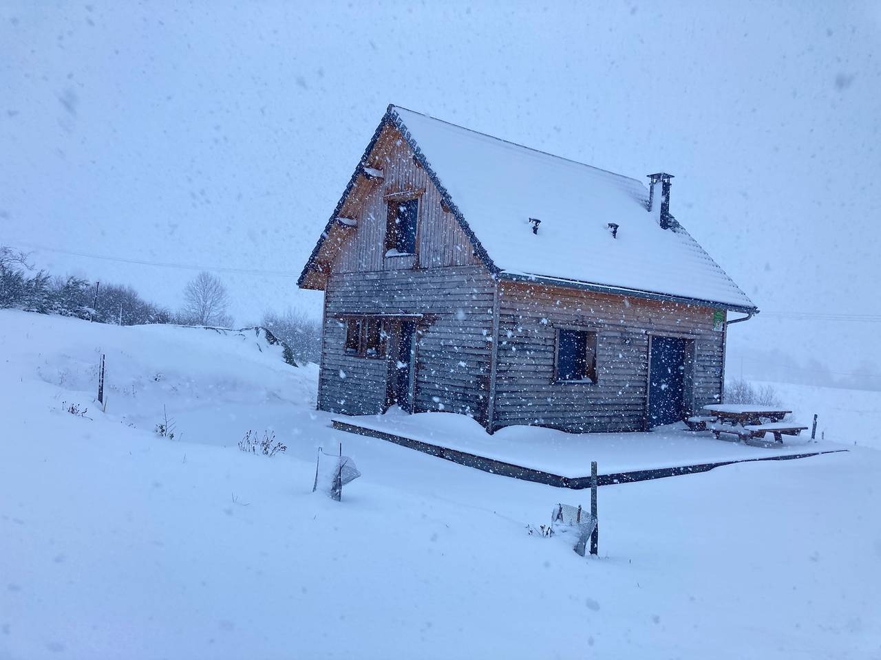 Chalet 'Artense Lodge' mit Bergblick, Wlan und Klimaanlage in Saint-Genès-Champespe, Regionaler Naturpark Volcans d'Auvergne