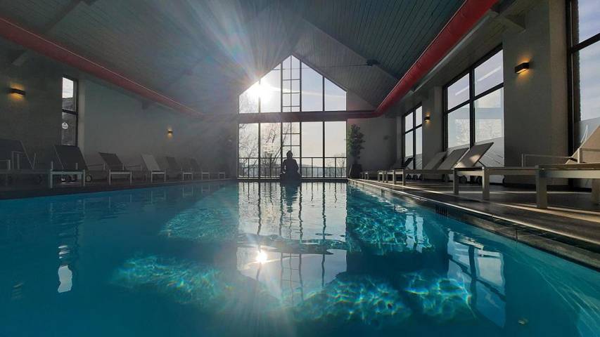 Ferienanlage für 8 Personen, mit Pool und Sauna sowie Garten und Whirlpool in Belgien