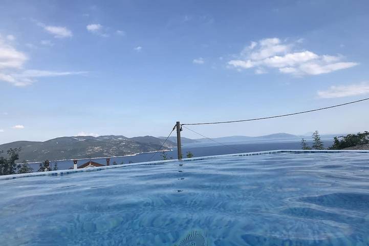 Ferienwohnung für 6 Personen, mit Whirlpool und Pool sowie Garten in Moscenicka Draga