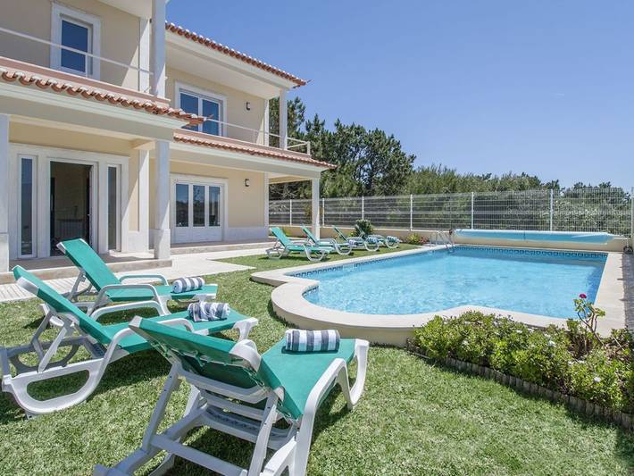 Casa de férias para 12 pessoas, com vista para o mar e piscina e ainda varanda and jardim em Encarnação