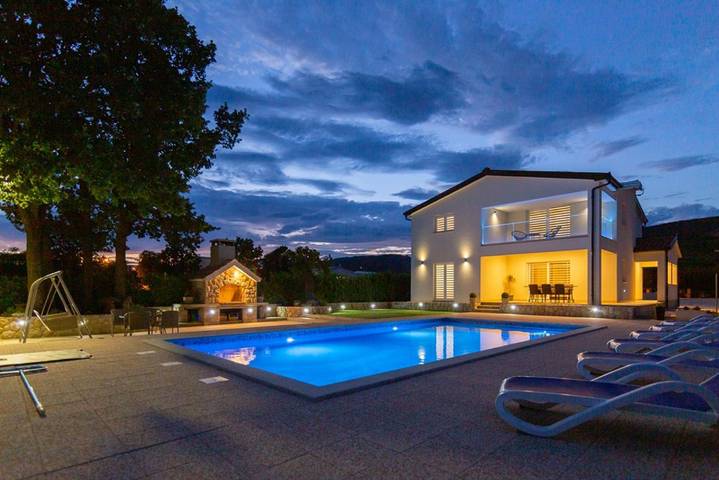 Ferienhaus für 12 Personen, mit Terrasse und Garten an der Makarska Riviera