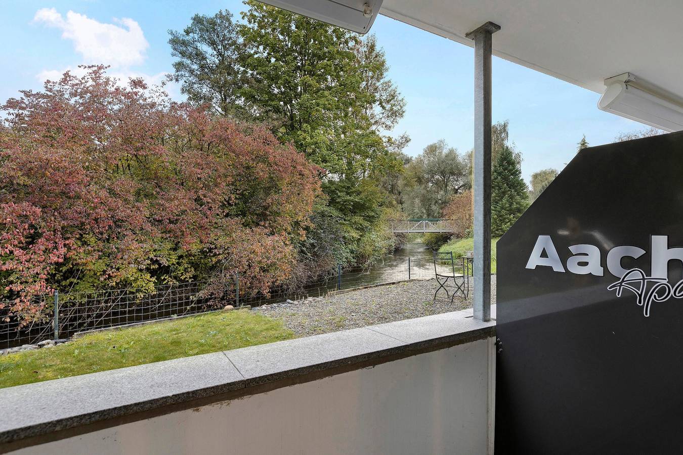 Ganze Wohnung, Apartment 5 im Aachapart - mit dem schönsten Blick auf die Aach, den Hohentwiel und das Rosenegg in Rielasingen-Worblingen, Hegau