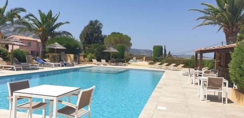 Gîte pour 4 personnes, avec vue ainsi que piscine et terrasse à Montegrosso
