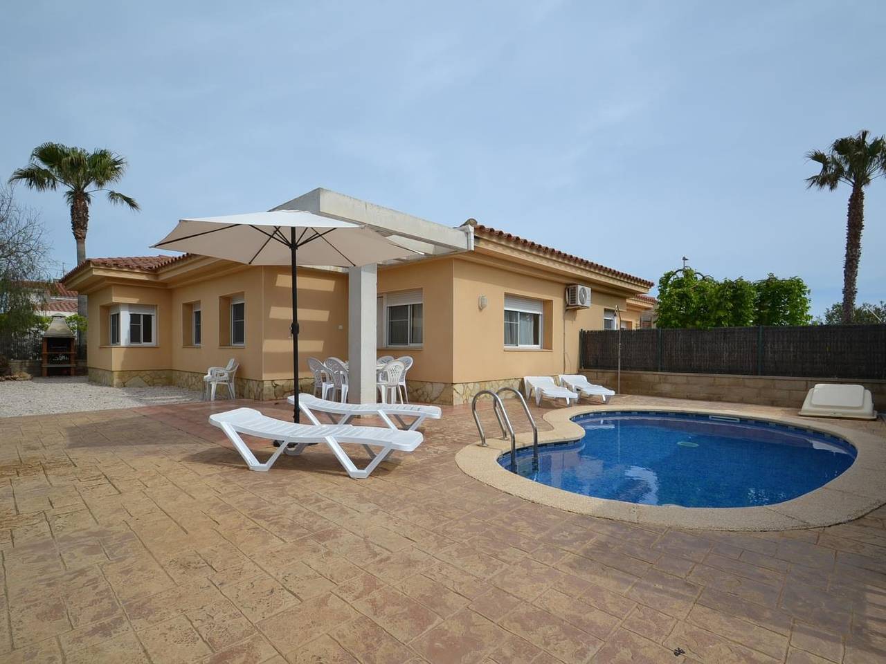 Casa Marga avec la piscine privée in Riumar, Delta de l'Ebre